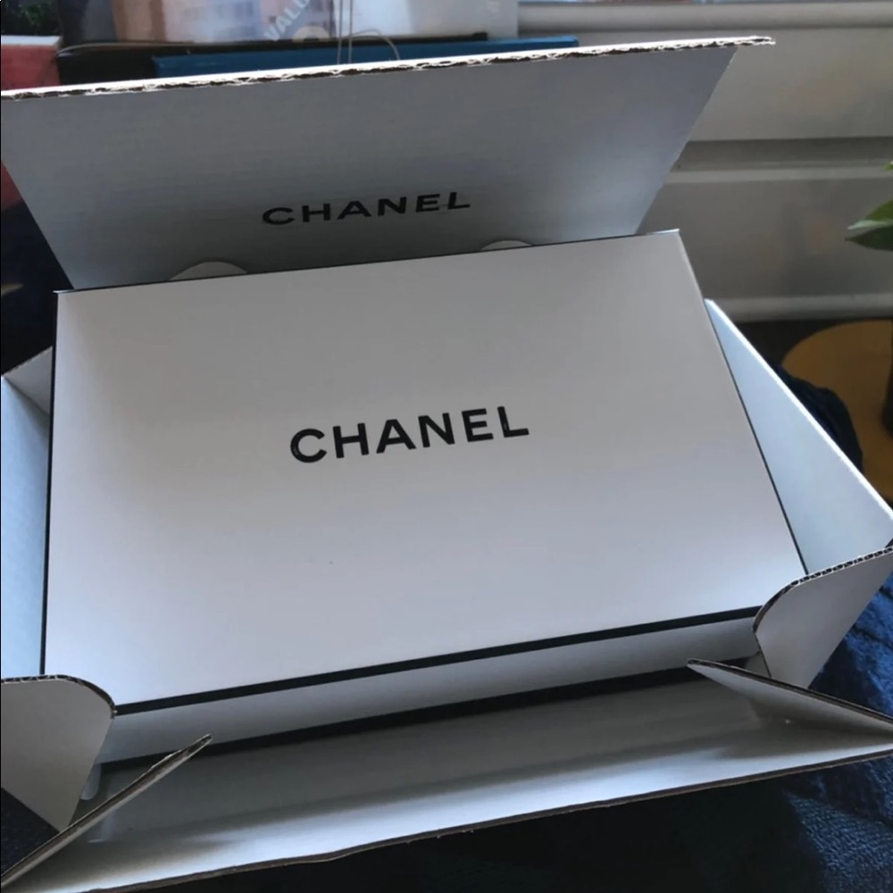 👑 Chanel Gift Box With Wrapping Tissue